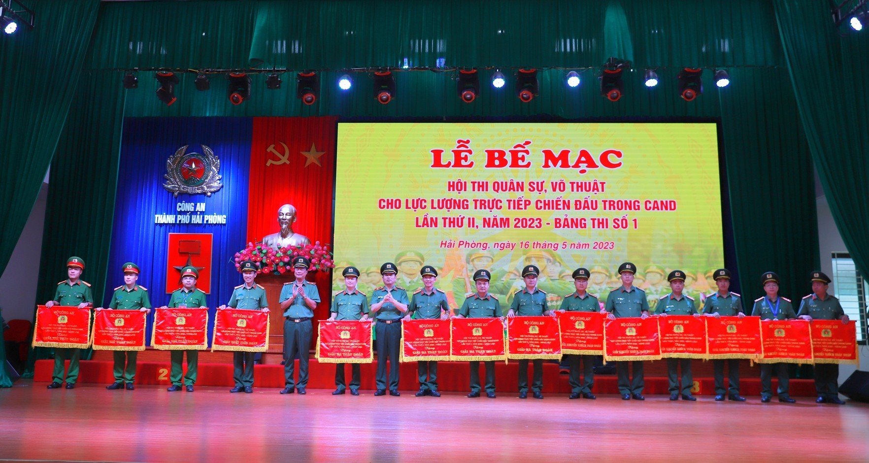 Bế mạc hội thi Điều lệnh, quân sự, võ thuật cho lực lượng trực tiếp chiến đấu trong CAND, lần thứ 2, năm 2023 – Bảng thi số 1:  Đội tuyển CATP Hải Phòng giành giải Nhì toàn đoàn